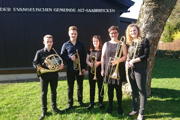 BellsUp! vor der Notkirche am 40er Grab