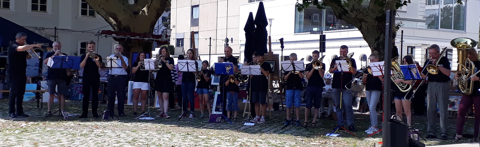 Posaunenchor Saarbrücken vor der Ludwigskirche in Saarbrücken
